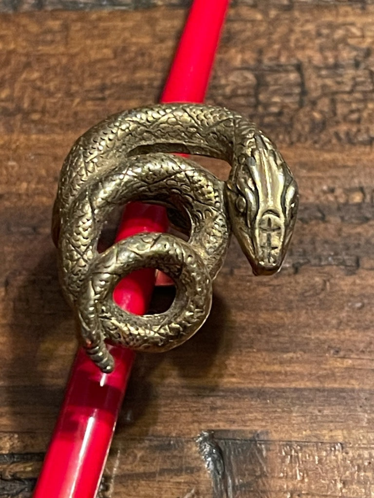 Tut the Boy King's Serpent Familiar