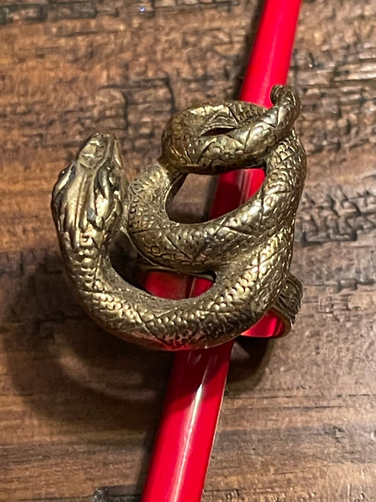 Tut the Boy King's Serpent Familiar