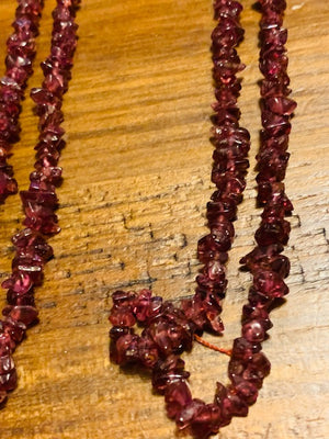 The Q Source (GARNET NECKLACE)