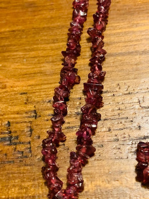 The Q Source (GARNET NECKLACE)