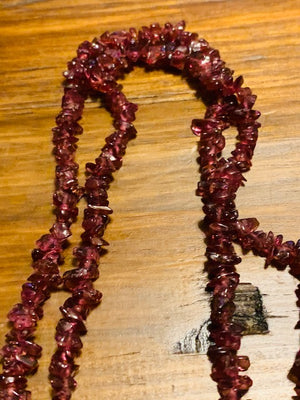 The Q Source (GARNET NECKLACE)