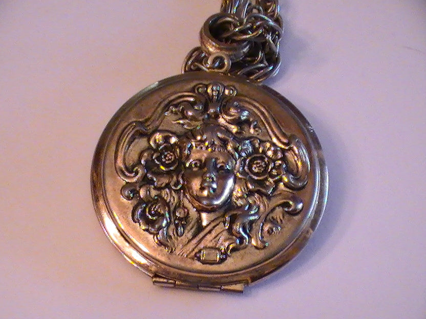 Locket of Changing Appearances